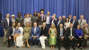 Crafts put winning bid of $10 million at State Fair ham auction