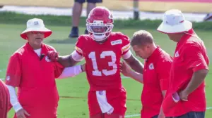 Chiefs rookie standout Cyrus Allen exits practice after scary collision with teammate Kaiir Elam