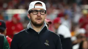 Johnny Manziel picks up MMA victory with first-round win over social media influencer