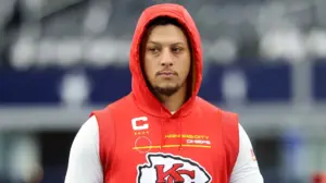 Patrick Mahomes throwing football again three months after ACL tear