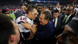 Tom Brady cracks jokes about 'cranky' Bill Belichick, Jets, Eli Manning in motivational commencement speech