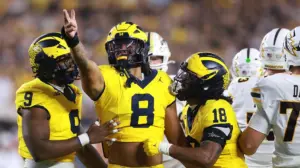 Clock controversy allows Michigan Wolverines to avoid massive upset against Western Michigan