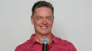 Actor and former 'SNL' star slams major airline for his seat downgrade: ‘I paid for first class’