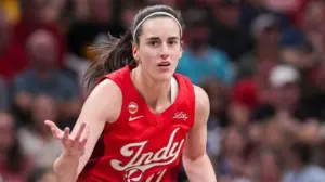 Caitlin Clark misses game-tying 3 in final seconds during cold shooting performance in return from injury