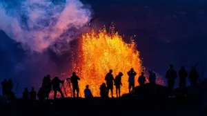 Magnitude 6.0 earthquake rocks Hawaii's Big Island as Kilauea volcano likely to erupt again in days