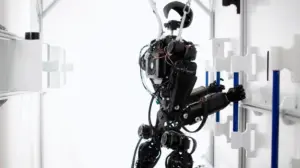 Will a four-armed robot replace astronauts in space?