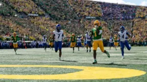 Oregon rallies from slow start, thwarts Boise State's upset bid in season opener