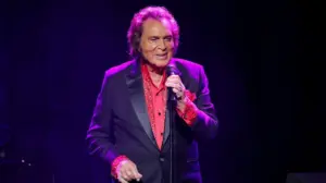 Engelbert Humperdinck reveals how an untied shoelace saved his life during British Army service
