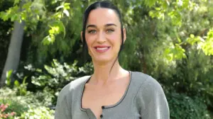 Katy Perry posts new selfie with boyfriend Justin Trudeau in Instagram slideshow