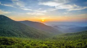 Best hiking trails near Scott Stadium in Charlottesville: a guide for Virginia football fans